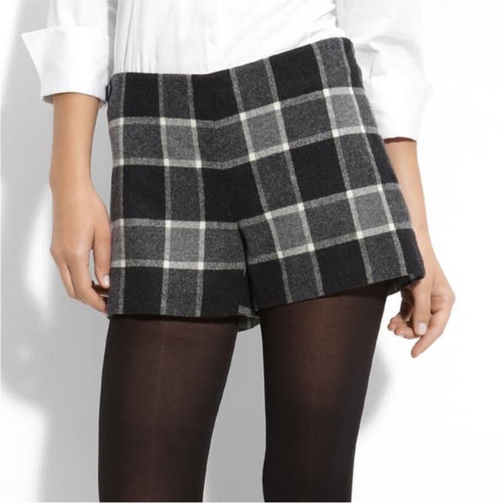 Theory Iselin Black & Gray Plaid Shorts EUC